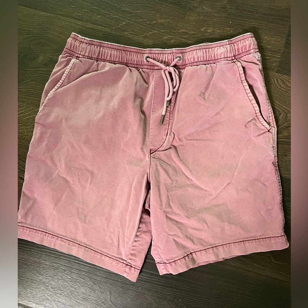 Men’s American Eagle Trekker shorts, size small, maroon
